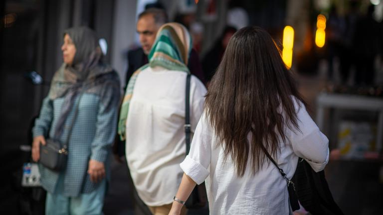 Fußgänger in Teheran 