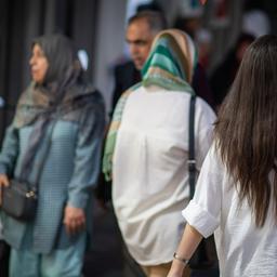 Fußgänger in Teheran 