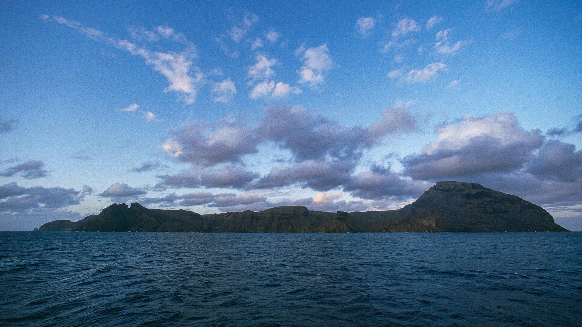 Blick auf die Insel St. Helena. | picture alliance / abaca