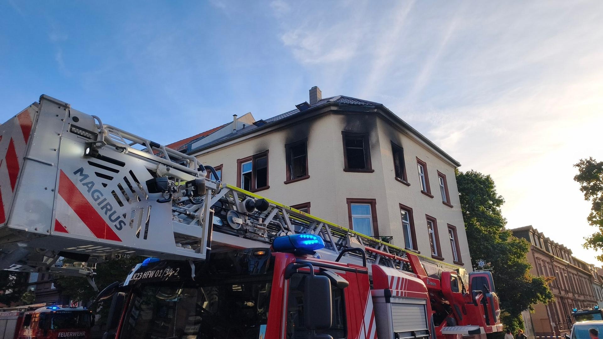 Feuer in einem Mehrparteienhaus in der Kaiserslauterer Innenstadt ausgebrochen. Drei Menschen wurden verletzt | SWR
