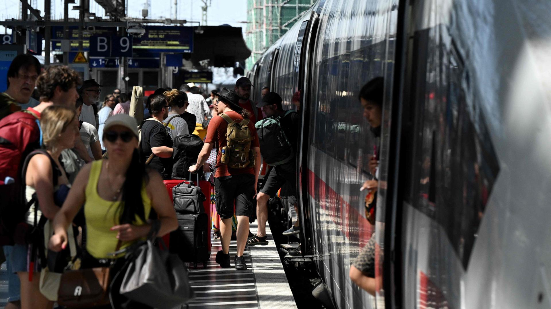 Bahnreisende in Frankfurt am Main | AFP