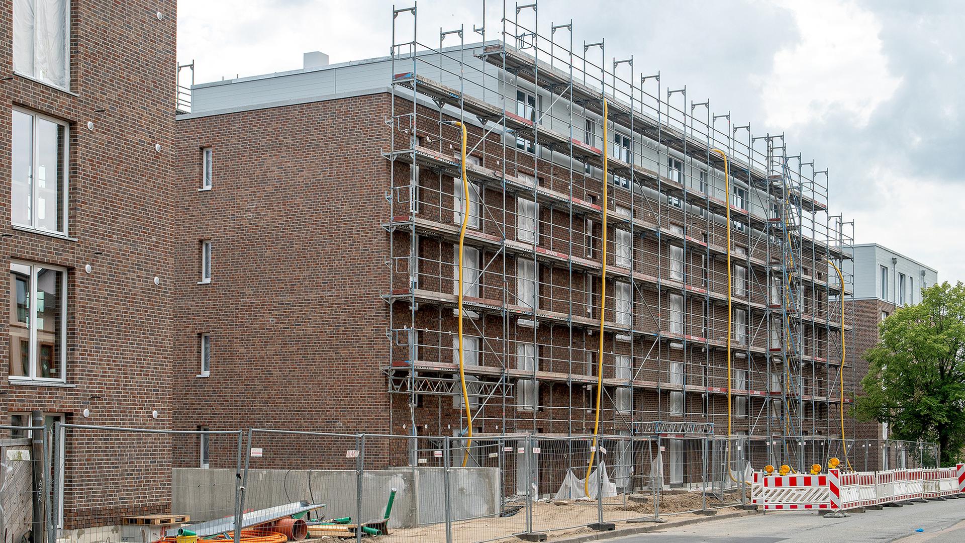 Blick auf eine Baustelle eines Mehrfamilienhauses in Schleswig. | picture alliance / SULUPRESS.DE