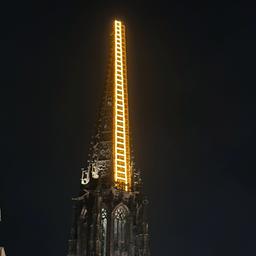 Die Himmelsleiter leuchtet im Nachthimmel