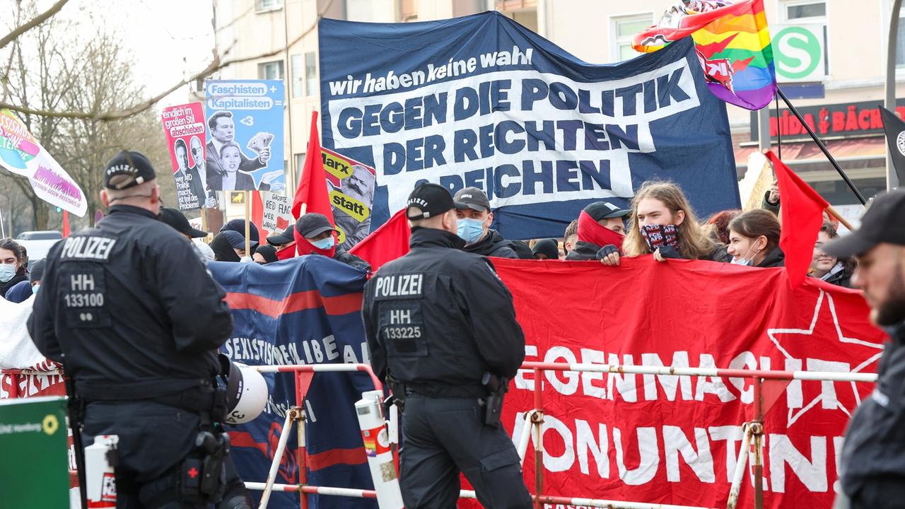 Hamburg: AfD election campaign in Hamburg: Protests in front of the hall - News Directory 3
