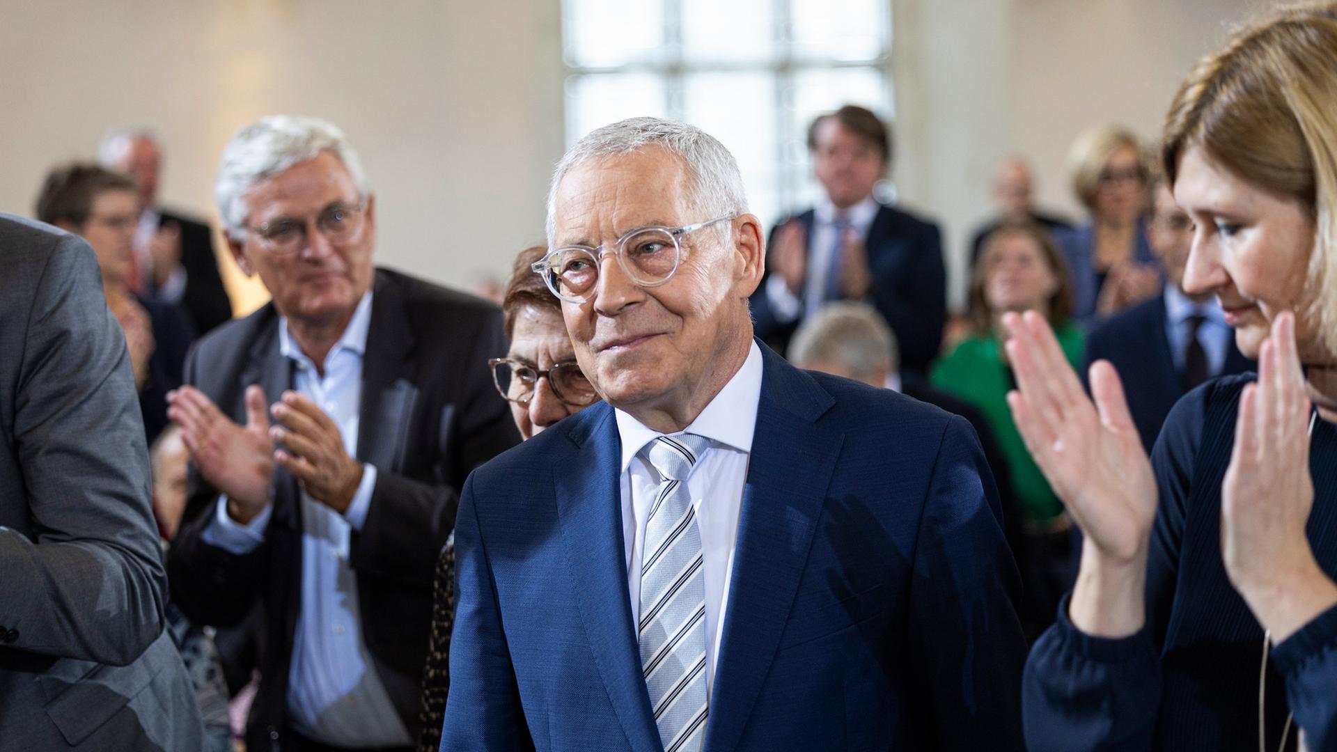 Applaus für Preisträger Karl Schlögel in der Frankfurter Paulskirche | picture alliance/dpa/dpa pool | Hannes P Albert