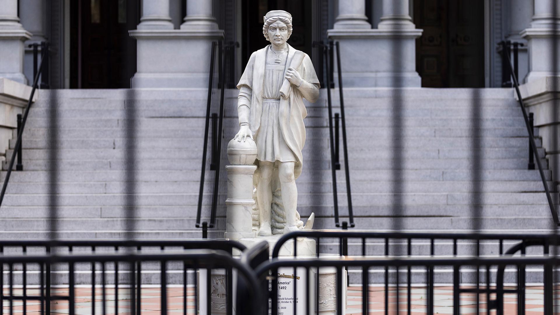 Eine Statue von Christoph Kolumbus steht in der NÃ¤he des WeiÃen Hauses in Washington. | EPA