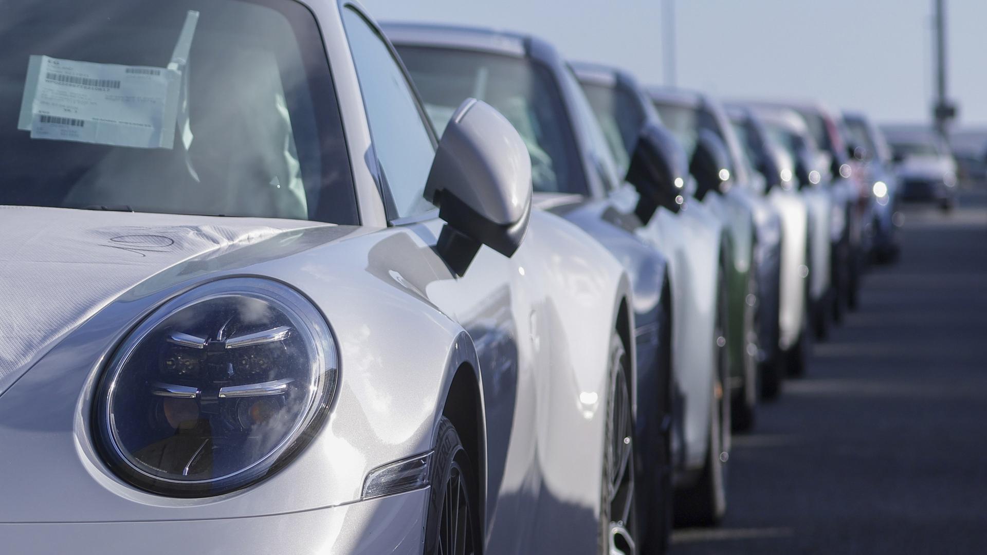 Zum Export bereitstehende Autos in Emden | EPA
