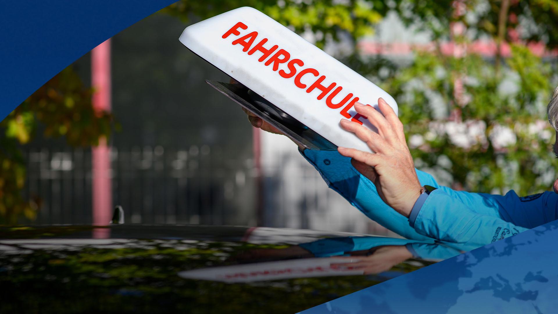 Bild eines Fahrschulautos. | dpa