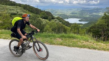Ferruccio Labita beim "Seven Serpents"-Radrennen.