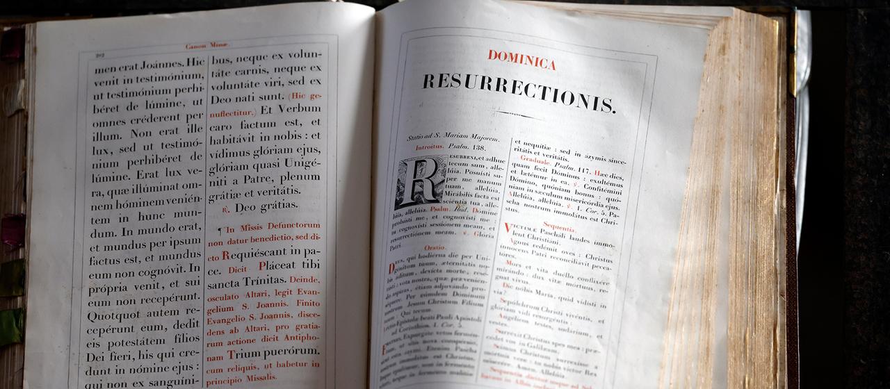 Ein Text in lateinischer Schrift zur Auferstehung.