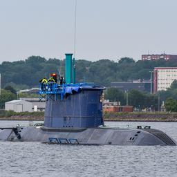 Das U-Boot "INS Drakon" ist im Kieler Hafen zu sehen.