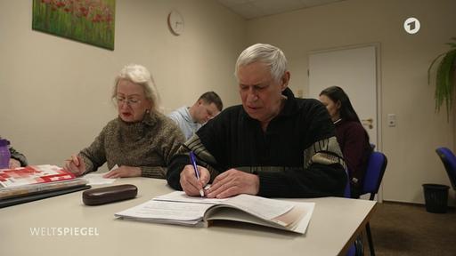 Menschen mit russischen Wurzeln müssen in Lettland deren Sprache Lettisch erlernen