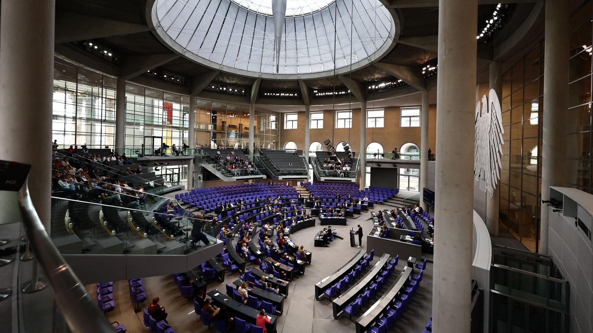  Blick in das Plenum des Deutschen Bundestages | Christoph Soeder/dpa