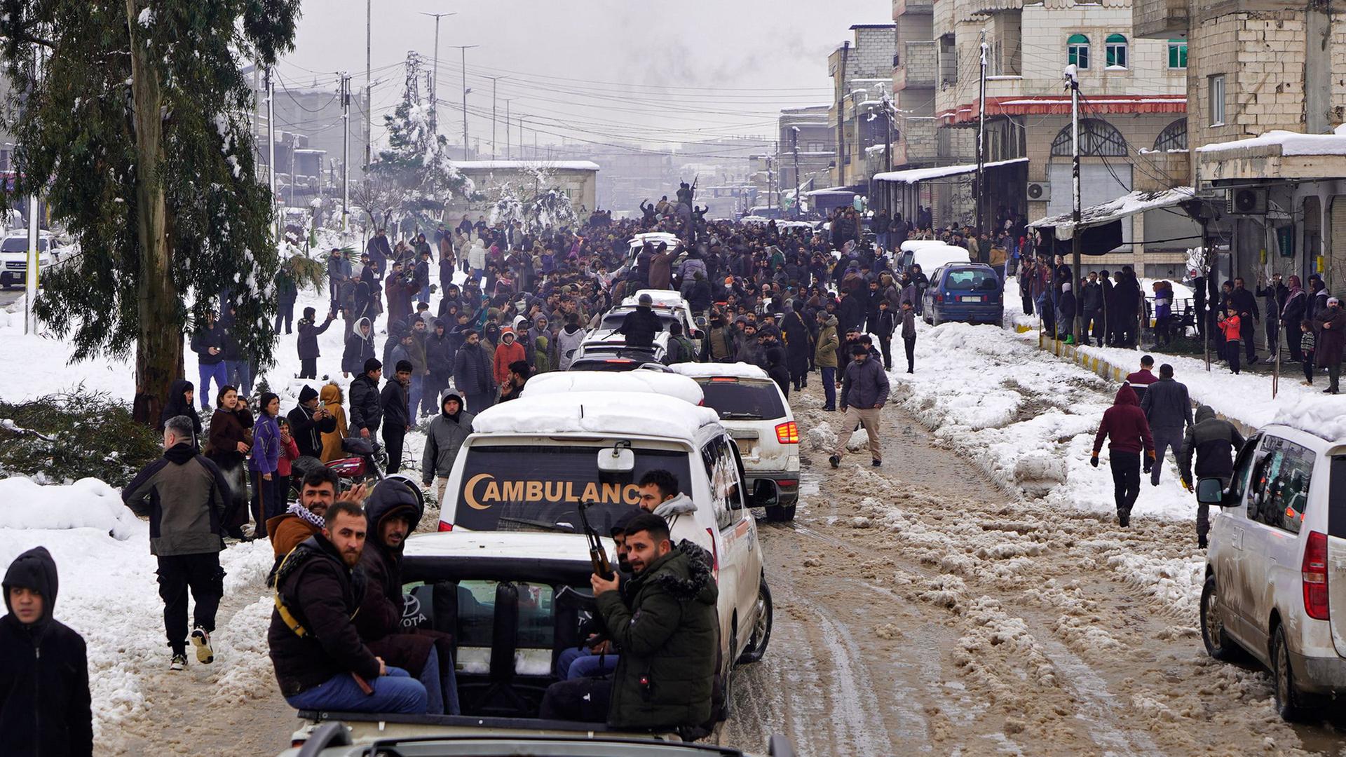 Mitglieder der kurdisch geführten Syrischen Demokratischen Kräfte (SDF) kommen in Kobane an. | AFP