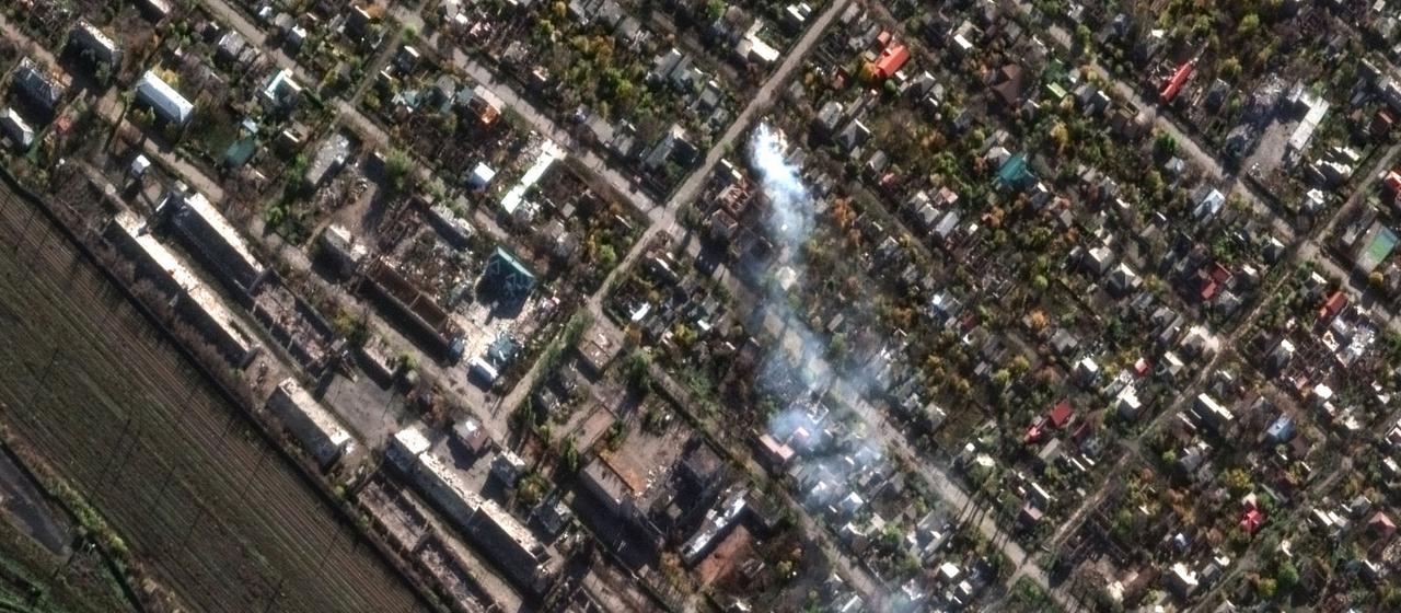 Rauch steigt in der ukrainischen Stadt Pokrowsk auf.