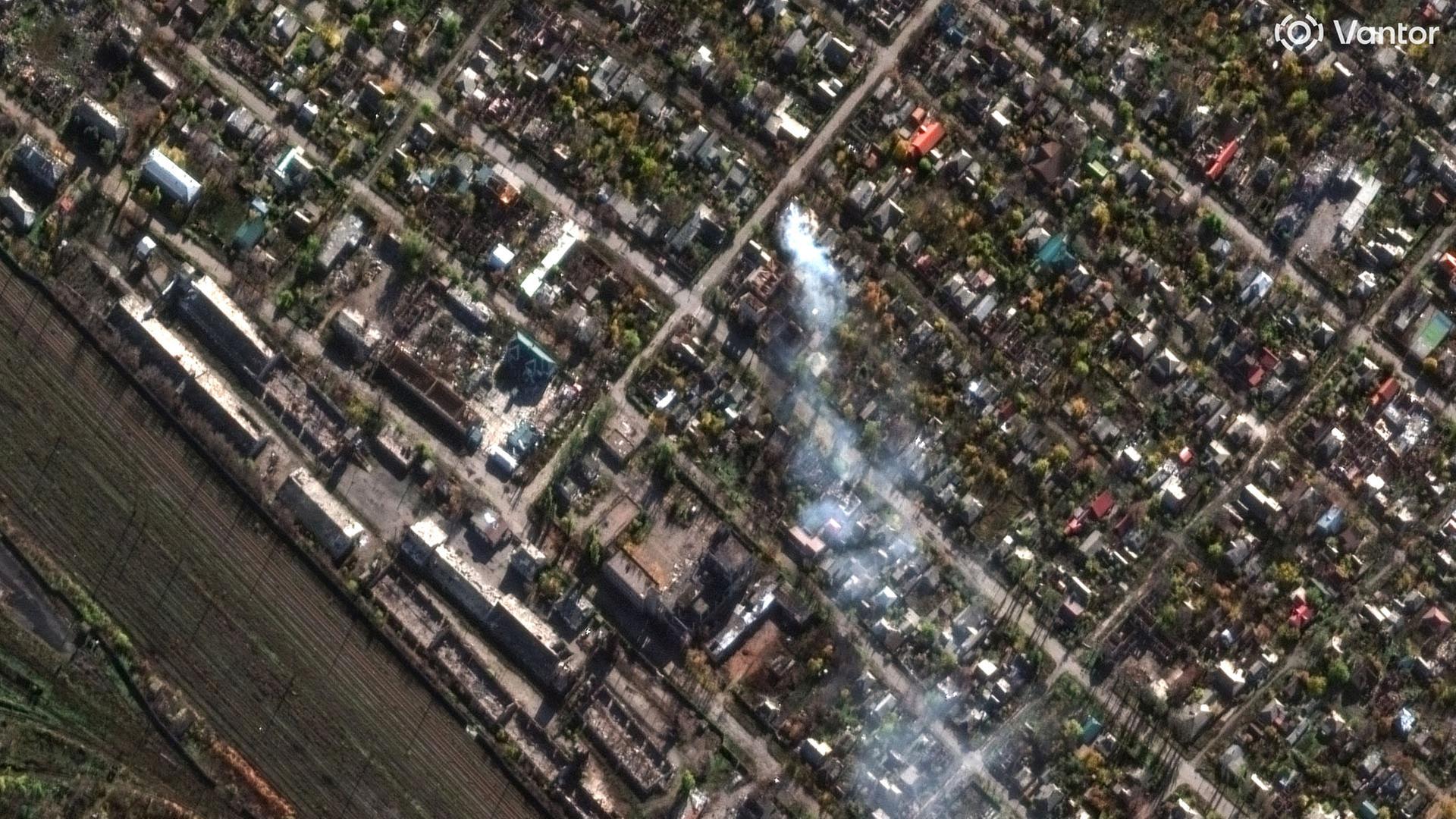 Rauch steigt in der ukrainischen Stadt Pokrowsk auf. | Satellite image 2025 Vantor/Handout via REUTERS 