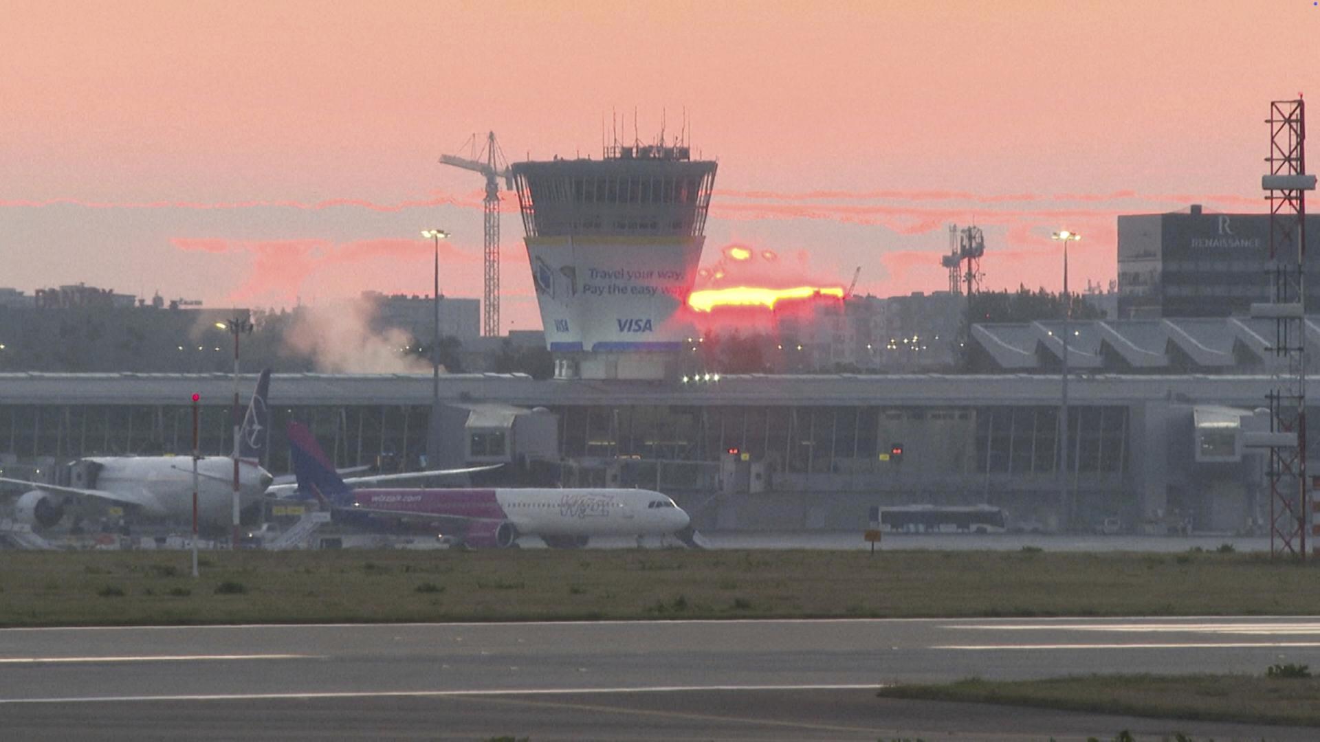 Geparkte Flugzeuge auf dem Warschauer Chopin-Flughafen, dem größten Flughafen Polens. | dpa