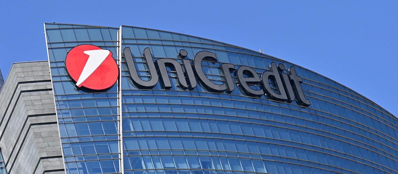 The UniCredit logo can be seen on a building.