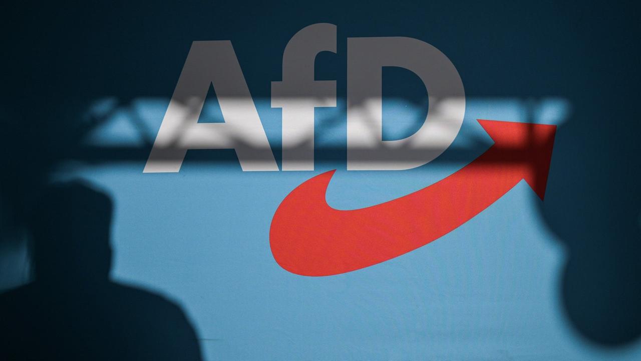 Baden-Württemberg: AfD-Leaks: Mutmaßlicher Aktivist der Identitären Bewegung aus Stuttgart wohl von AfD bezahlt | tagesschau.de