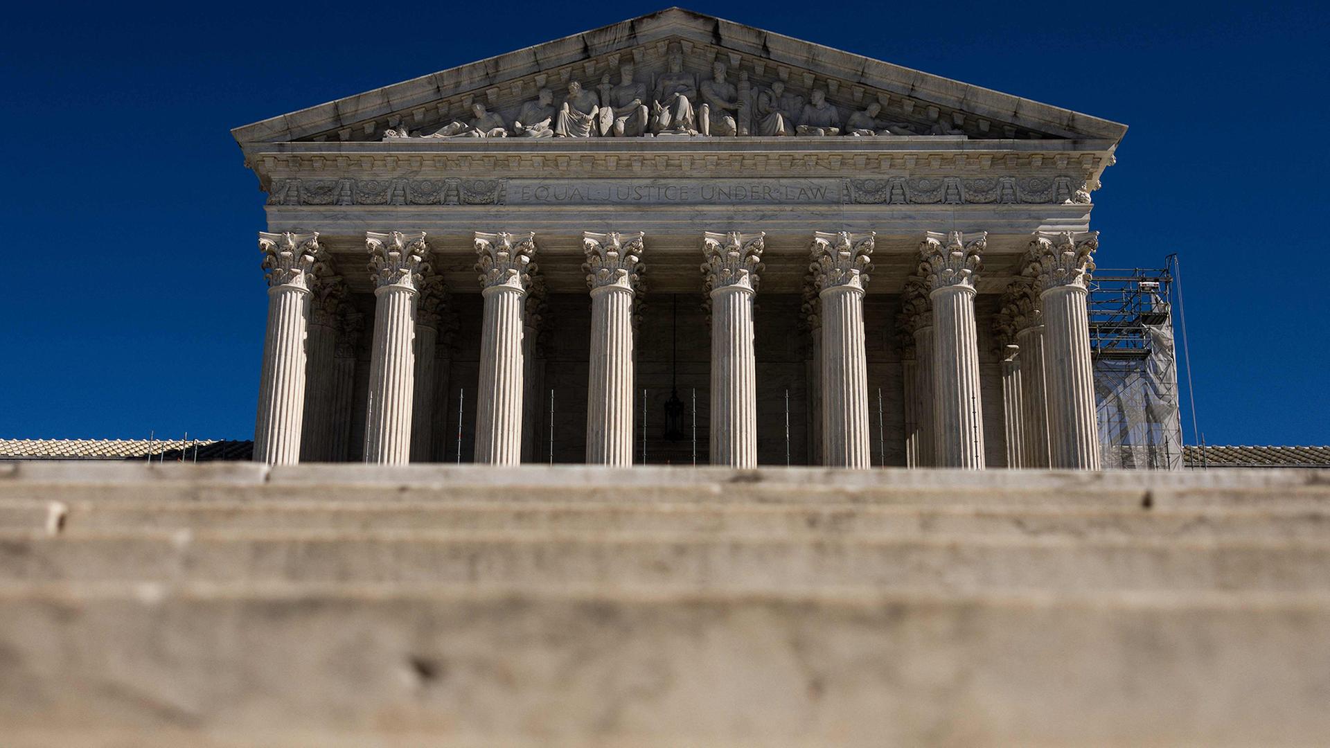 US-Supreme Court erlaubt vorerst Kürzungen bei Forschung zu Diversität