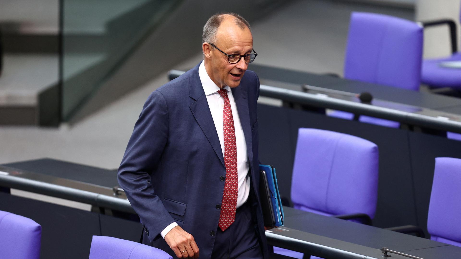 Kommentar zu Merz bei Generaldebatte: Mehr Bodenhaftung wagen | tagesschau.de