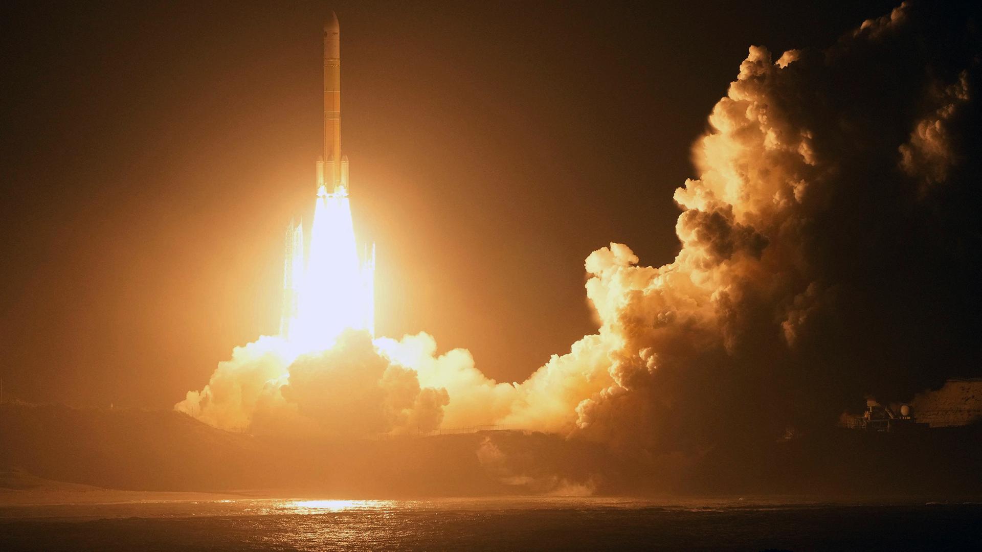 Eine H3 Rakete startet im Tanegashima Space Center Japan | via REUTERS
