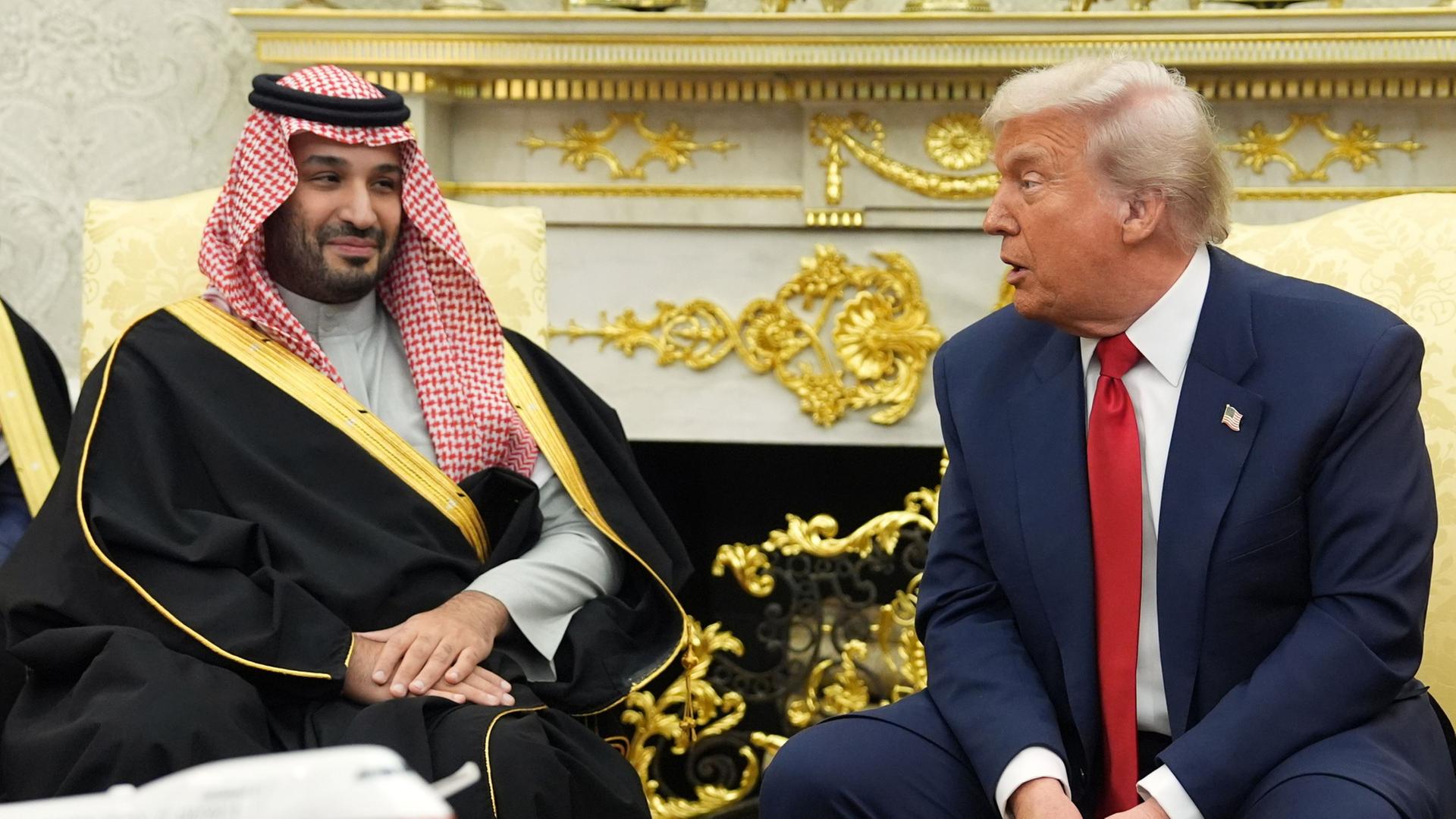 Donald Trump und Mohammed bin Salman im Oval Office des Weißen Hauses | Evan Vucci/AP/dpa