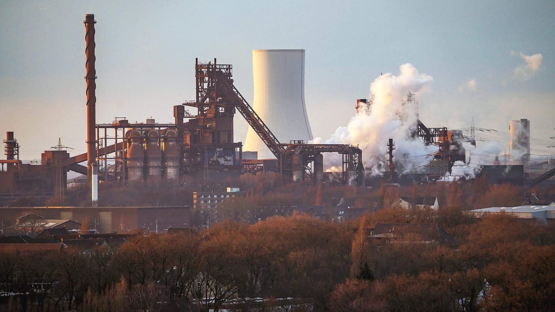 Skyline des Stahlstandort Duisburg | picture alliance / Jochen Tack