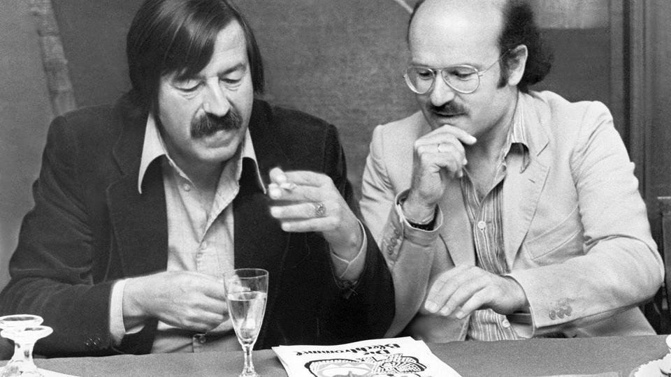 Günter Grass und Regisseur Volker Schlöndorff am 30. Juni 1978 in Berlin, Pressekonferenz vor Drehbeginn zu der Grass-Verfilmung "Die Blechtrommel"