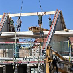 Baustelle in einem Neubaugebiet.