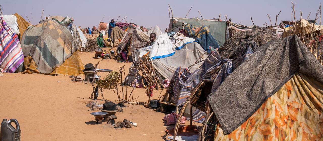 Zelte, in denen Vertriebene untergebracht sind, die kürzlich in die Region Tawila im Sudan geflohen sind.