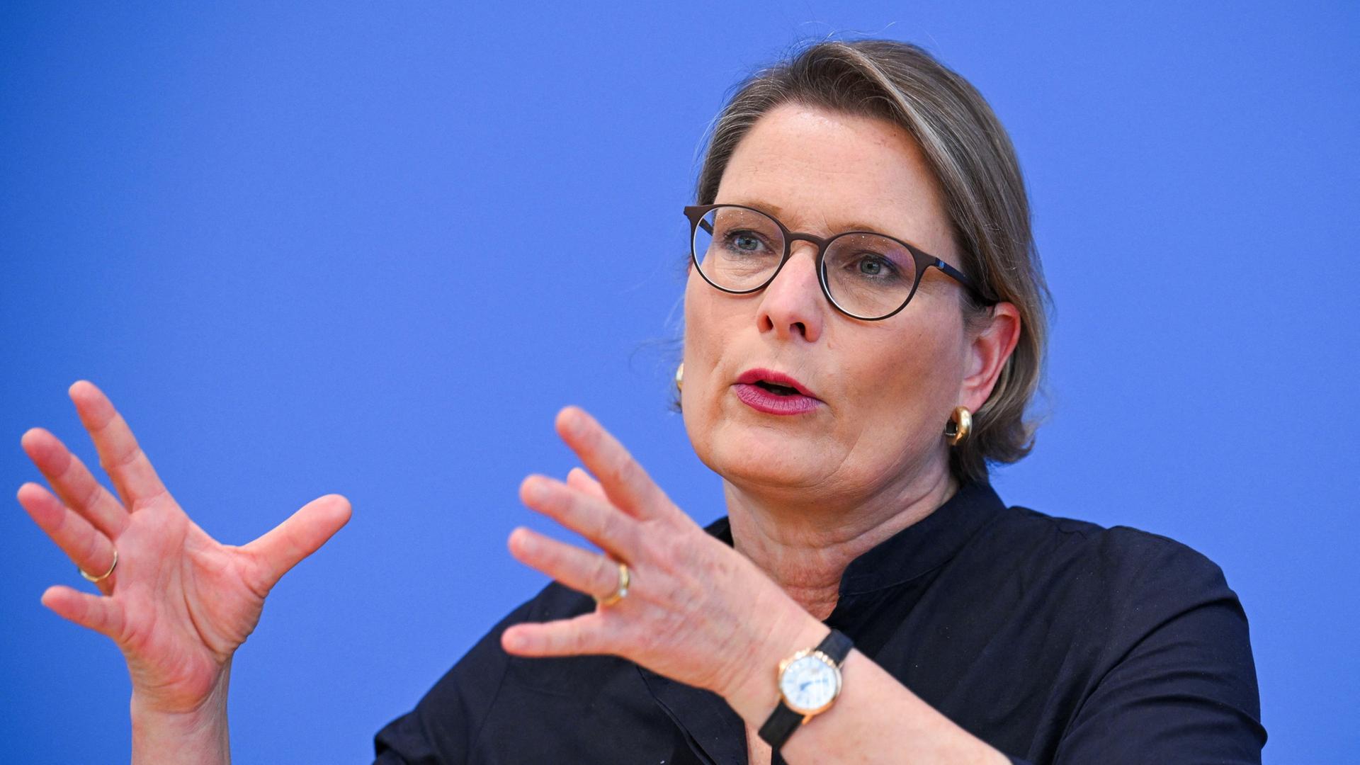 Bundesjustizministerin Hubig will Mietern Einbau von Klimaanlagen erleichtern