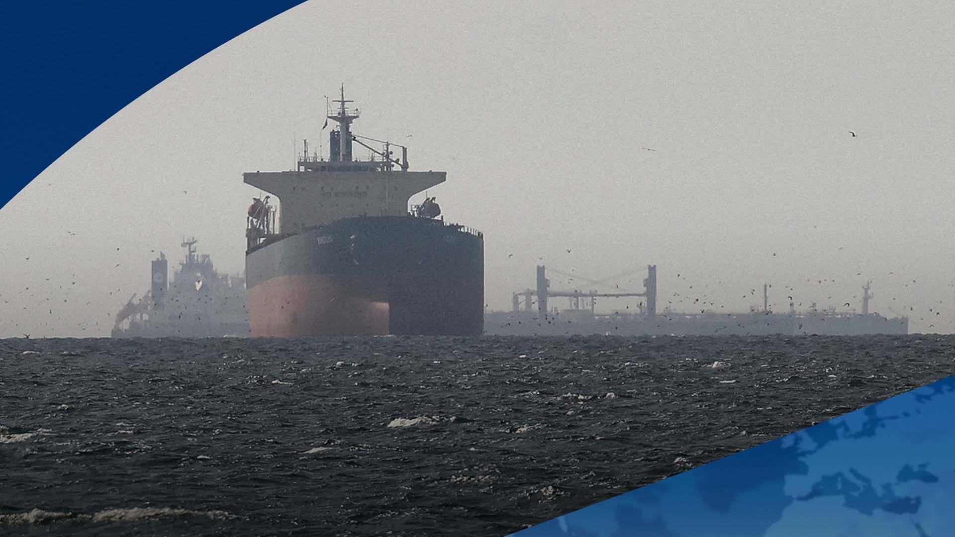 Tanker fahren im Persischen Golf nahe der StraÃe von Hormus. | Reuters