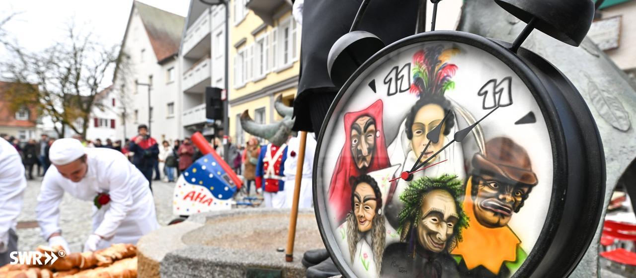 The start of Carnival season: Fools at the Fools' Fountain in Bad Waldsee (archive photo) | dpa picture alliance/dpa | Felix Kästle The fifth season begins: Fools at the Fools' Fountain in Bad Waldsee (archive photo)