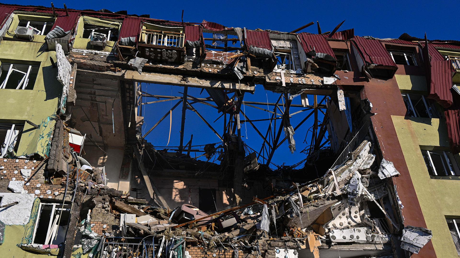Ein zerstörtes Haus in Odessa | Michael Shtekel/AP/dpa