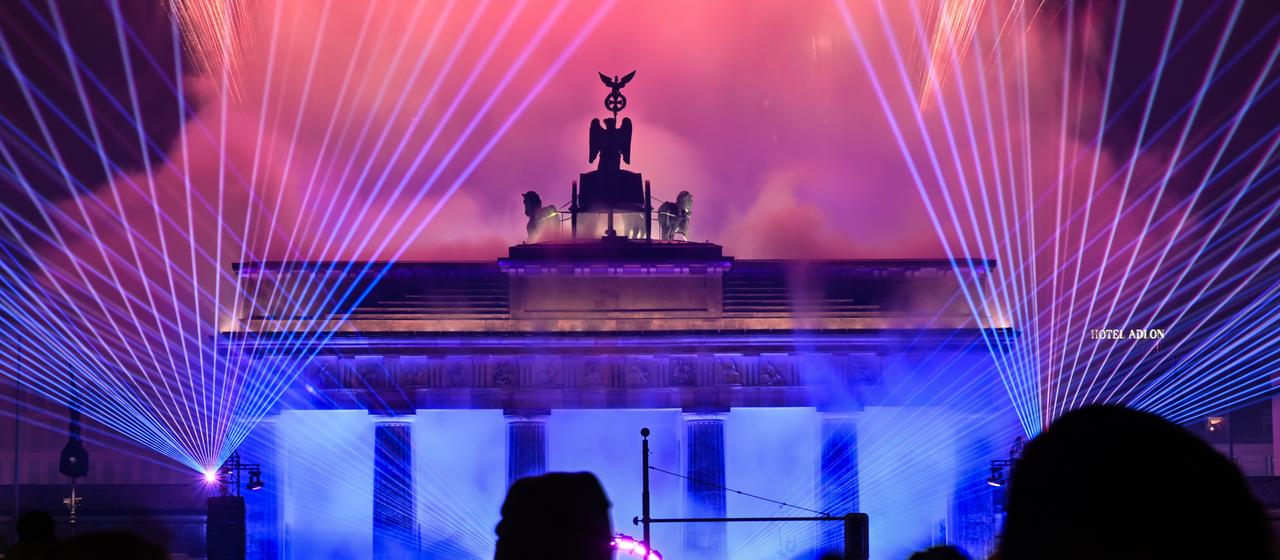 Feuerwerk und Lasershow am Brandenburger Tor