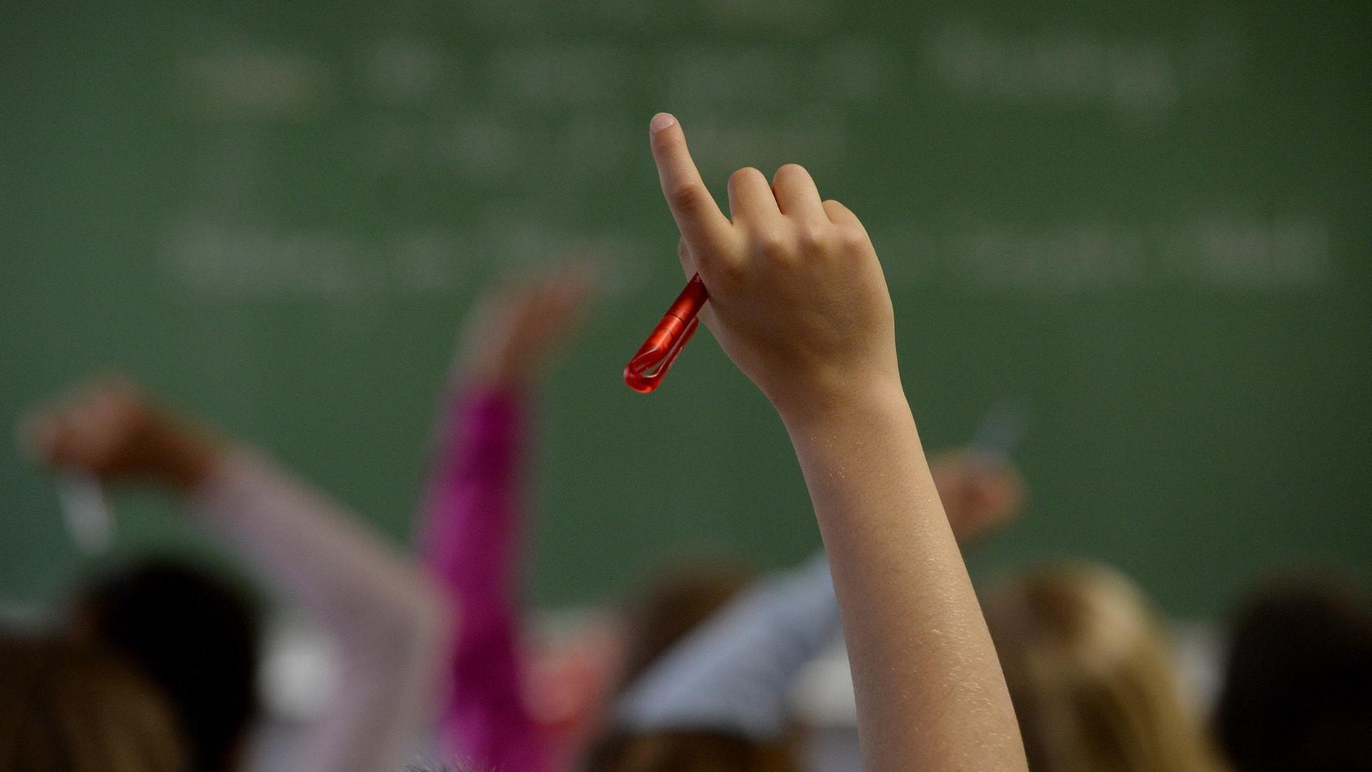 In Rheinland-Pfalz steigt der Bedarf an Schulsozialarbeitern aber den Kommunen fehlt das Geld. | picture alliance / dpa | Marijan Murat