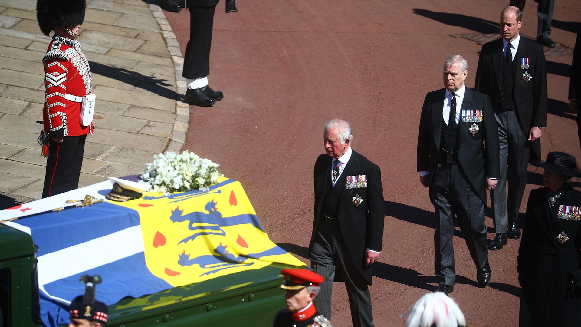 Charles, Andrew und Willam während einer Trauerprozession (Archivbild: 17.4.2021) | AFP