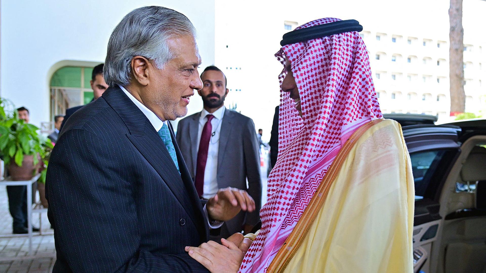 Ishaq Dar und Faisal bin Farhan | AFP PHOTO 