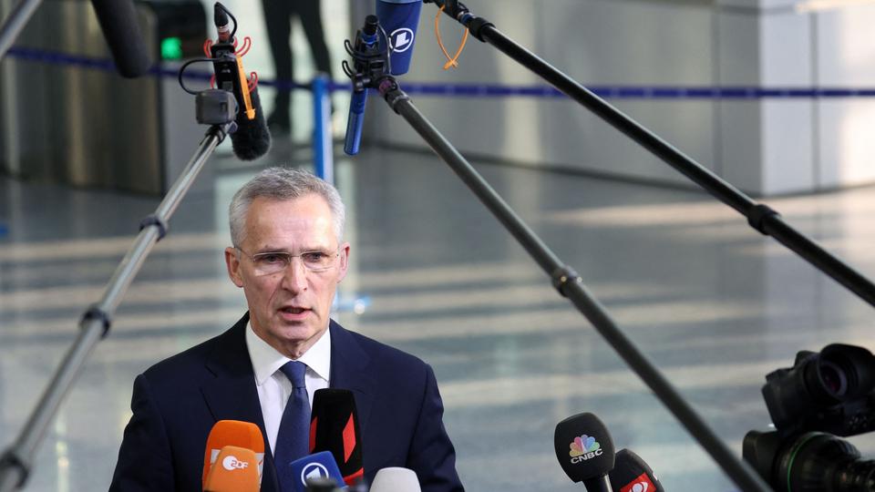 NATO-Generalsekretär Jens Stoltenberg spricht am Rande eines NATO-Sondergipfels vor Journalisten.