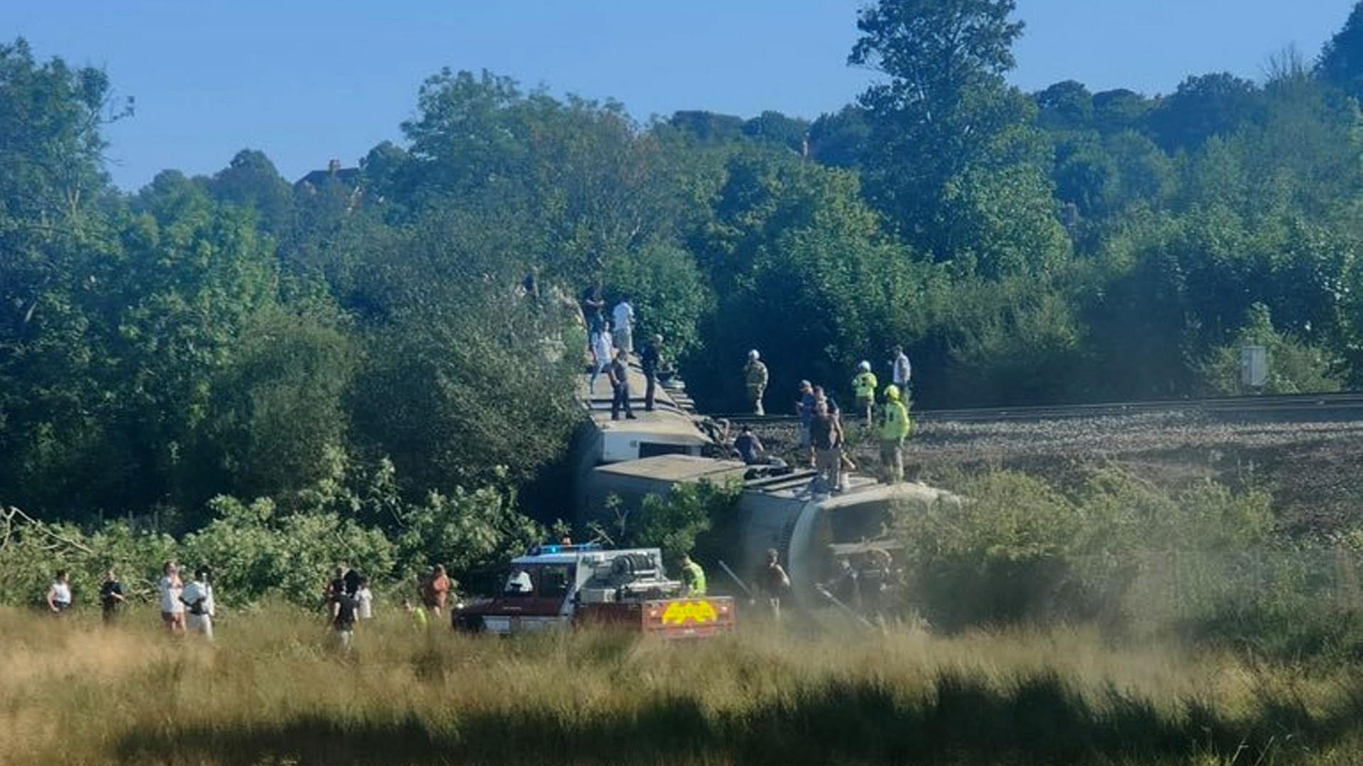 Passagierzug im Südosten Englands entgleist - wohl keine Toten