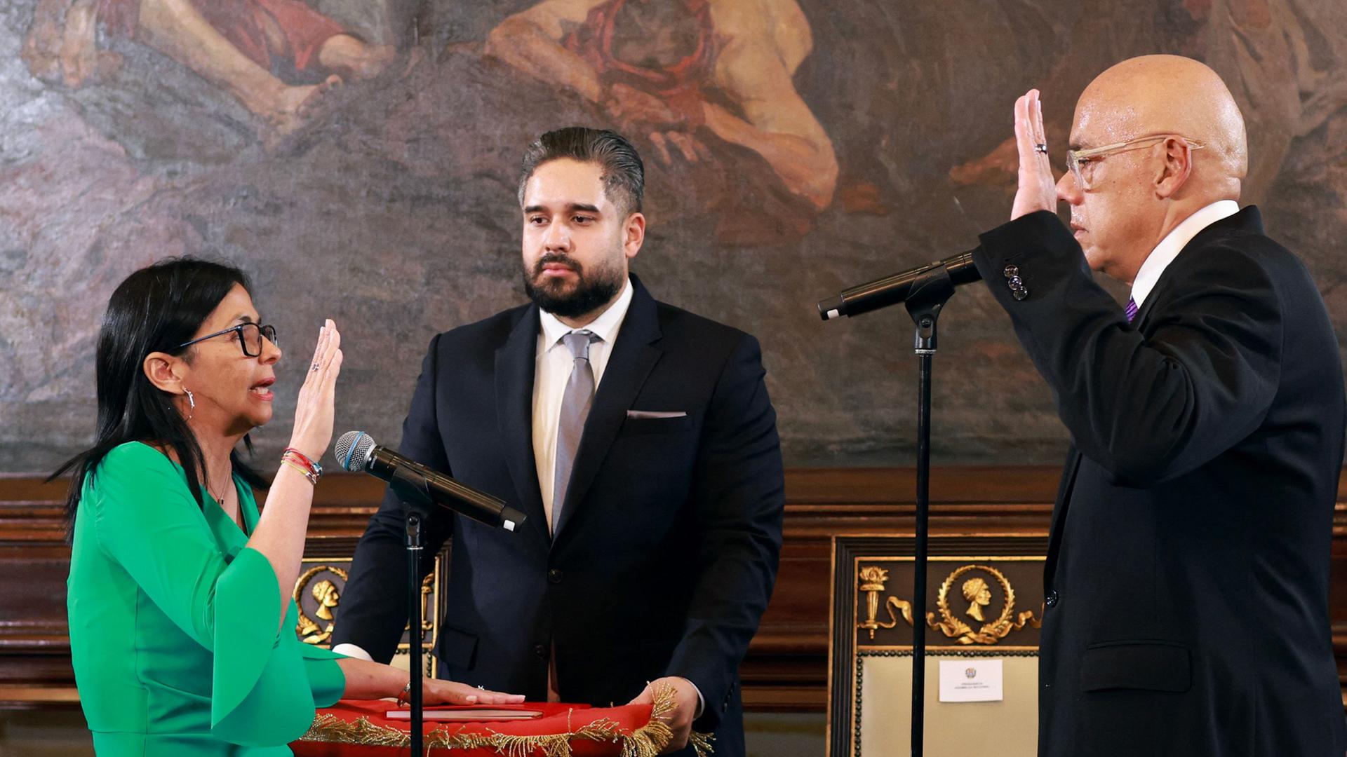 Delcy Rodríguez bei ihrer Vereidigung als venezolanische Übergangspräsidentin | AFP