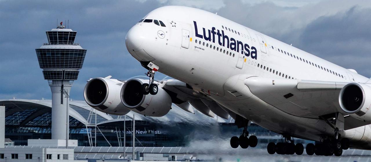 Airbus A380-800 der Lufthansa beim Start.