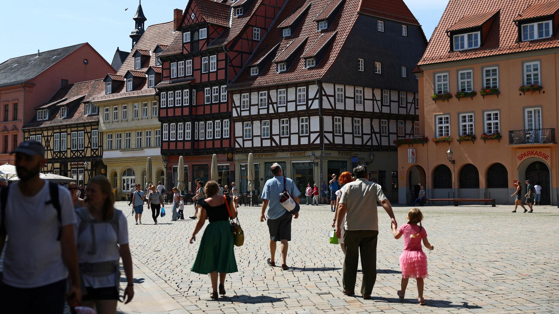 Fußgänger in Quedlinburg | REUTERS
