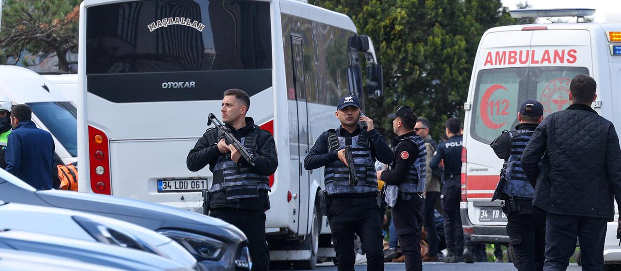 Polizei am Tatort in Istanbul in der Nähe des Israelischen Konsulats.