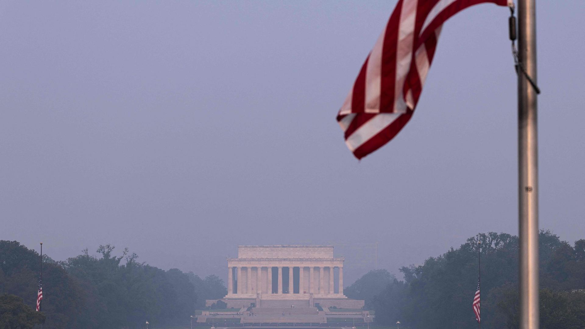 Das Lincoln Memorial in Washington wird von Rauch umhüllt | Getty Images via AFP