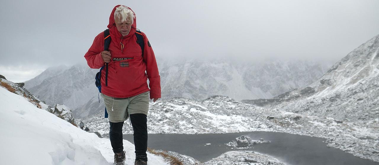 Viktor Beránek auf einem von Schnee bedeckten Berg