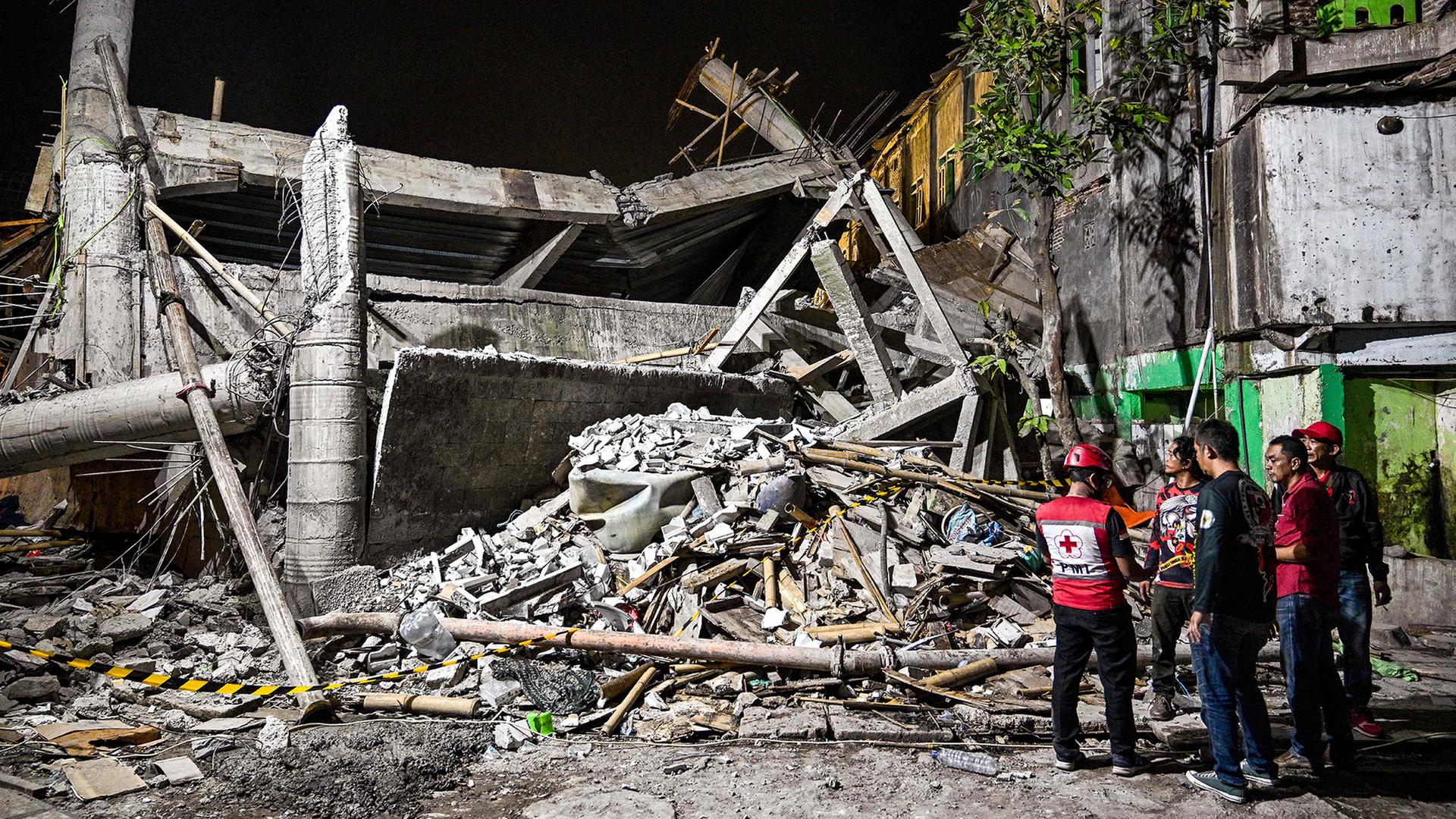 Tote nach Einsturz einer Schule in Indonesien