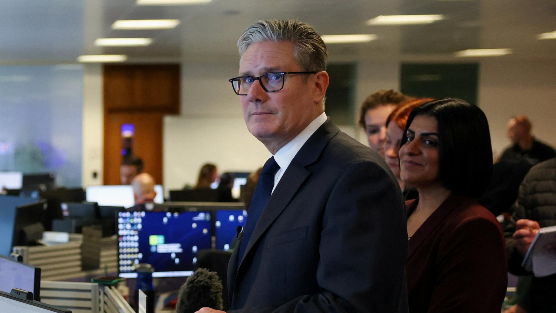 Der britische Premier Starmer mit Innenministerin Mahmood | dpa