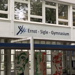 Der Eingang des Ernst-Sigle-Gymnasiums in Kornwestheim.